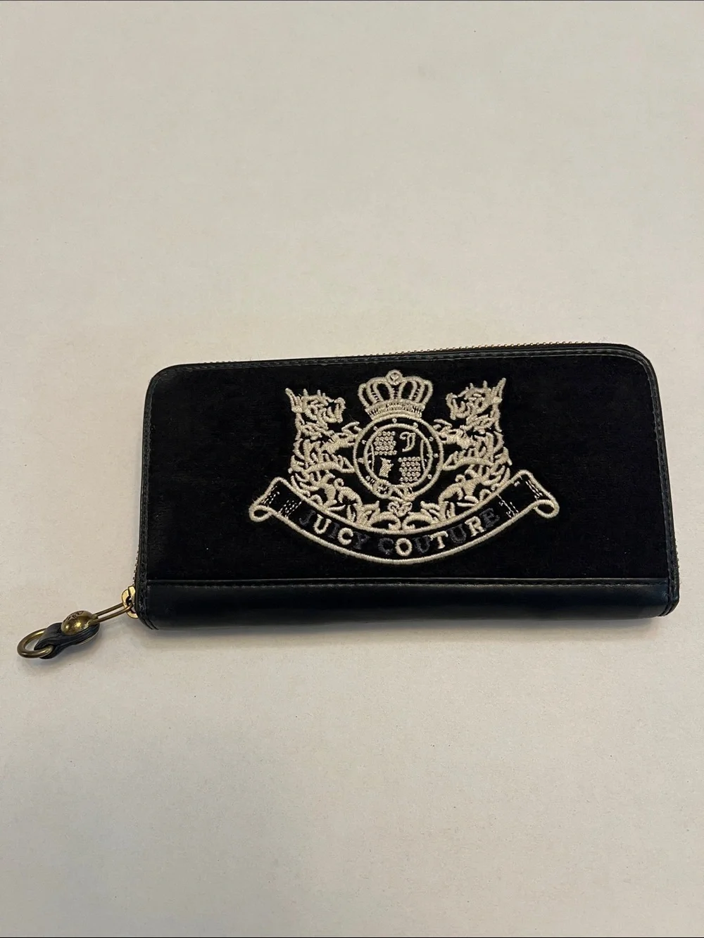JUICY COUTURE BLACK LEATHER & VELVET SCOTTIE DOG ZIP AROUND WALLET